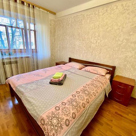 Квартира На Воскресенці, Поруч Метро Лівобережна, Інститут Серця, Мвц Kiev Luaran gambar